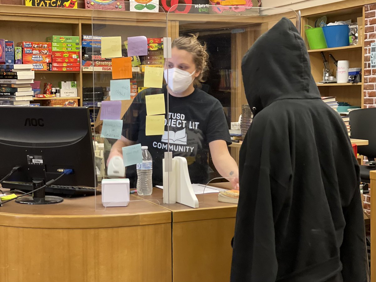 cassierosenix's tweet photo. First in-person library checkout in over a year! Getting books for the next ELA project. 

@inverarityt1 #TMStrength #turner202strong #elachat @miss_silverman5 https://t.co/EcWQcEbQbE