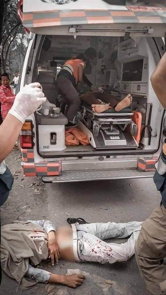 tw // blood // death 
Today in AungPinLe, Mandalay. Military Junta killed our civilians. Total 3 deaths and could be more unconfirmed deaths.
STRENGTH OF UNITY
#WhatsHappeningInMyanmar
#Mar22Coup