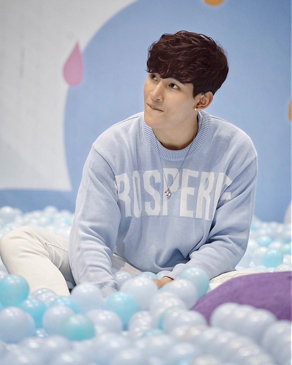 OHMiverse's tweet photo. [IG] ohm_thitiwat: Good night ครับทุกคน 😴
เดี๋ยวต้องหาเวลาไปดูแลผิวก่อนงานแฟนมีทละครับที่ apex ✨@.apexbeauty #apexvisit #apexclear#skinbright #หน้าใสต้องskinbrightที่apex
@.kiratimobile #mobilepr 

https://t.co/dLcUF9ecsp
#โอห์มไง #OhmThitiwat https://t.co/jjzIPtyb6p