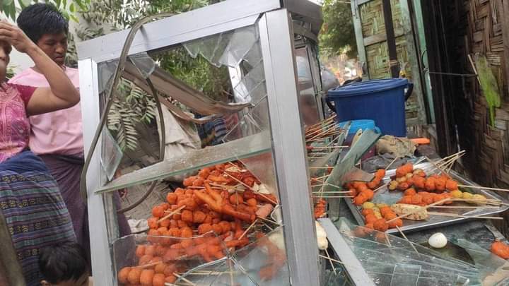 Near the fire station in NyaungKwe Ward, Aung MyayTharZan Township, Mandalay, a barbecue shop was raided and entirely destroyed by a group of military terrorists.
STRENGTH OF UNITY 
#WhatsHappeningInMyanmar  #Mar22Co