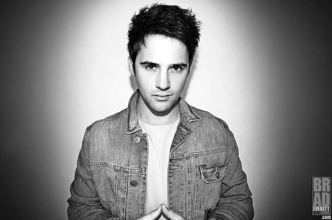 SpectrumCeleb's tweet photo. Our Virtual Q&amp;A with @1CaseyMoss is happening April 10th! Don't miss your chance to virtually meet this talented actor and performer! A portion of the proceeds will be donated to @TrueColorsUnite. #SCEVIRTUAL #MCM #Days #InnerEcho 📷=@BradEYoung  
Details: https://t.co/mqalH4e1tG https://t.co/UW3T7urPpI