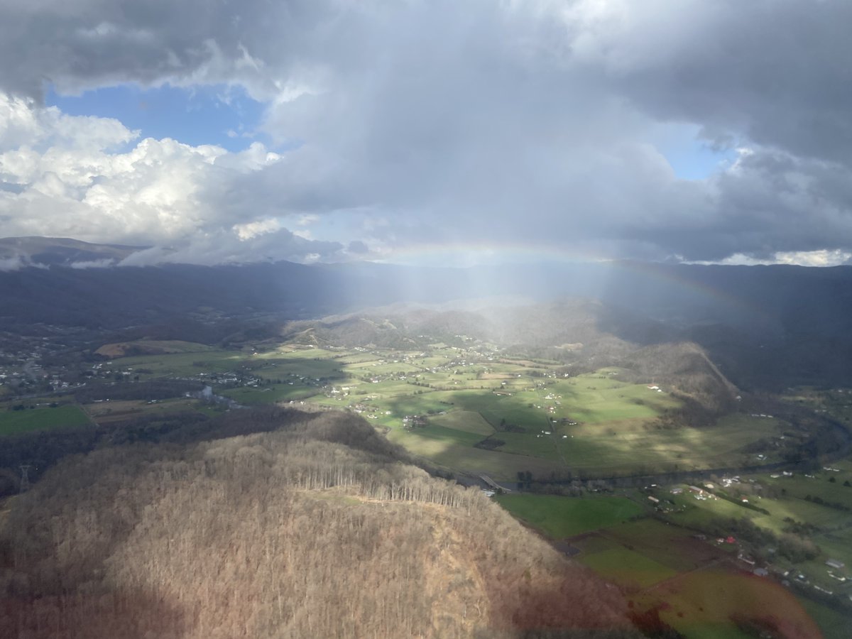 FlyCrystalAir's tweet photo. Monday morning rainbows! Where do you want to fly to today? https://t.co/5cXt1Svk4F