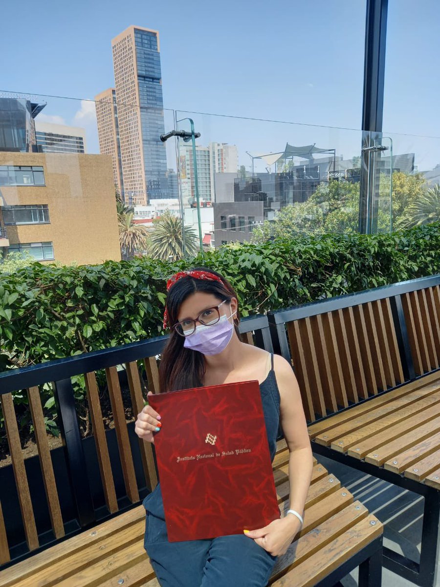 AnaCocru's tweet photo. Por fin ya me mis manos, mi título de grado de maestría en nutrición clínica la mejor decisión que he tomado en mi vida 😍, soy afortunada de dedicarme a lo que amo!! #NutriologaClinica #MexicoNecesitaNutriologos #nutricionrenal #nutriciononcologica #INSP #CINyS #INPer https://t.co/IQznSneaGc