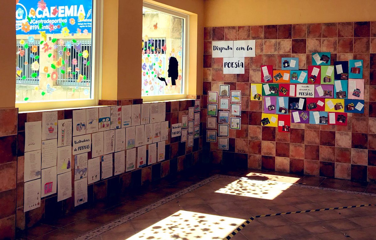 SANDaliasonora's tweet photo. Ayer 21 de marzo, fue el #DiaInternacionalDeLaPoesia . En primaria del @colsangregorio lo hemos celebrado trabajando la poesía y sacando nuestros trabajos a la luz para crear esta bonita exposición #DisfrutaConLaPoesía 🖌 📖 https://t.co/AKJt6lVpQO