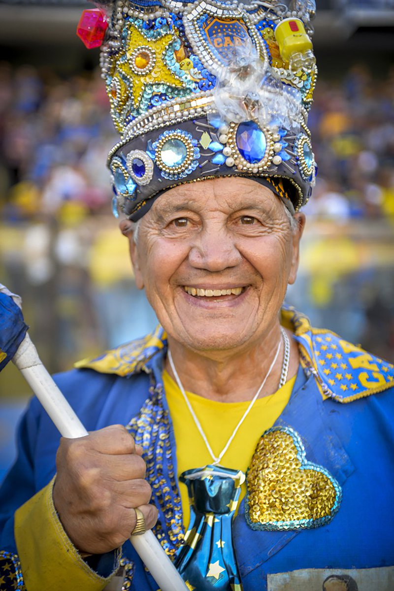 mar_zucchi's tweet photo. Hoy se murió el último gran exponente del folclore xeneize. El señor que un día le pidió a Antonio Alegre trabajar en Boca "de lo que sea": "Limpio inodoros. Si quiere hasta le baño a los jugadores". Cachito Laudonio agitaba su bandera y todo era murga y felicidad. Buen viaje💙💛 https://t.co/UFqI4u5H56