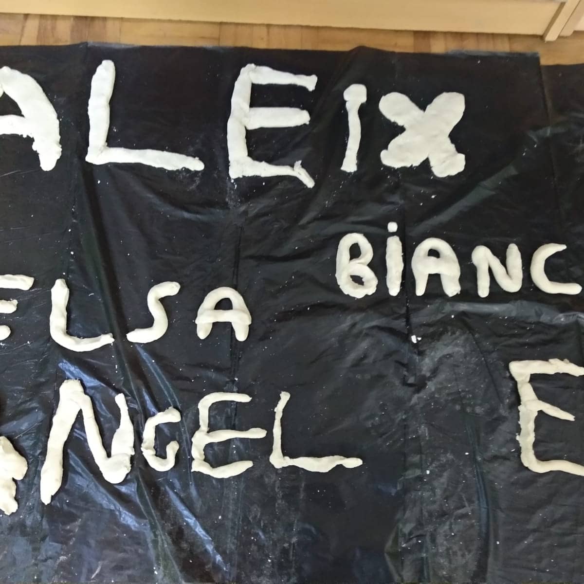 epiasabadell's tweet photo. EXPERIMENTEM PER APRENDRE
Experimentacions que ens ajuden a aprendre!
Busquem i fem lletres amb diversos materials!
#P5PIASABADELL
#INFANTILPIASABADELL https://t.co/iCsMby6kF7