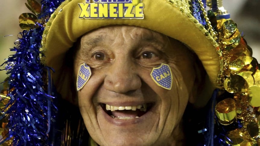 mar_zucchi's tweet photo. Hoy se murió el último gran exponente del folclore xeneize. El señor que un día le pidió a Antonio Alegre trabajar en Boca "de lo que sea": "Limpio inodoros. Si quiere hasta le baño a los jugadores". Cachito Laudonio agitaba su bandera y todo era murga y felicidad. Buen viaje💙💛 https://t.co/UFqI4u5H56