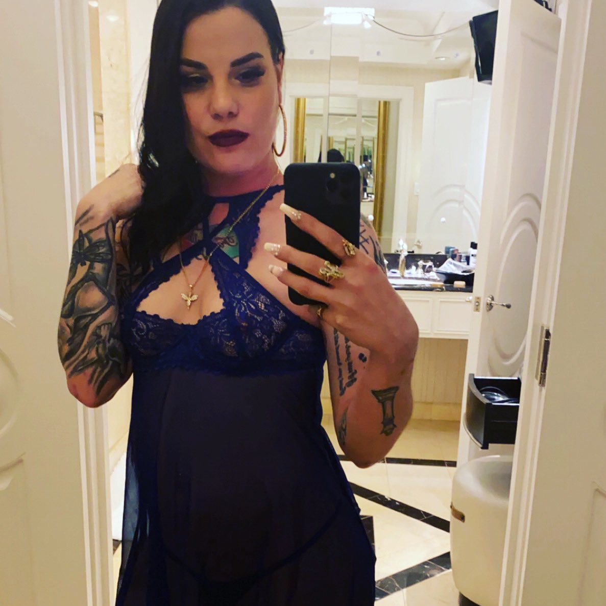 LadyLenaye's tweet photo. Good morning ☀️ Happy Monday! #Model #followforfollowback #Tatted  #darkhair #darklips #selfie https://t.co/ZqLMvz5YHe