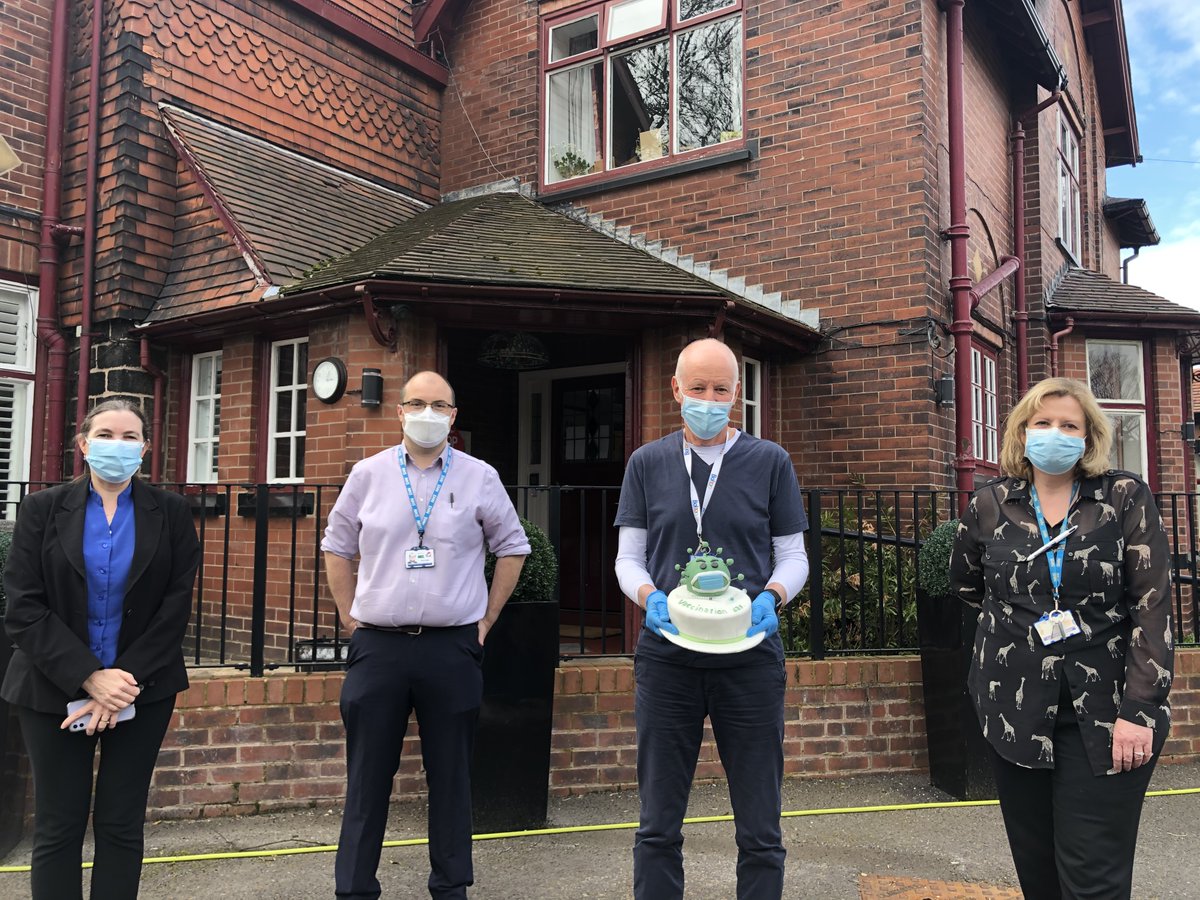 "After giving residents their second jab at a nearby care home, staff and volunteers were presented with a Covid-themed cake as a thank-you."🌈