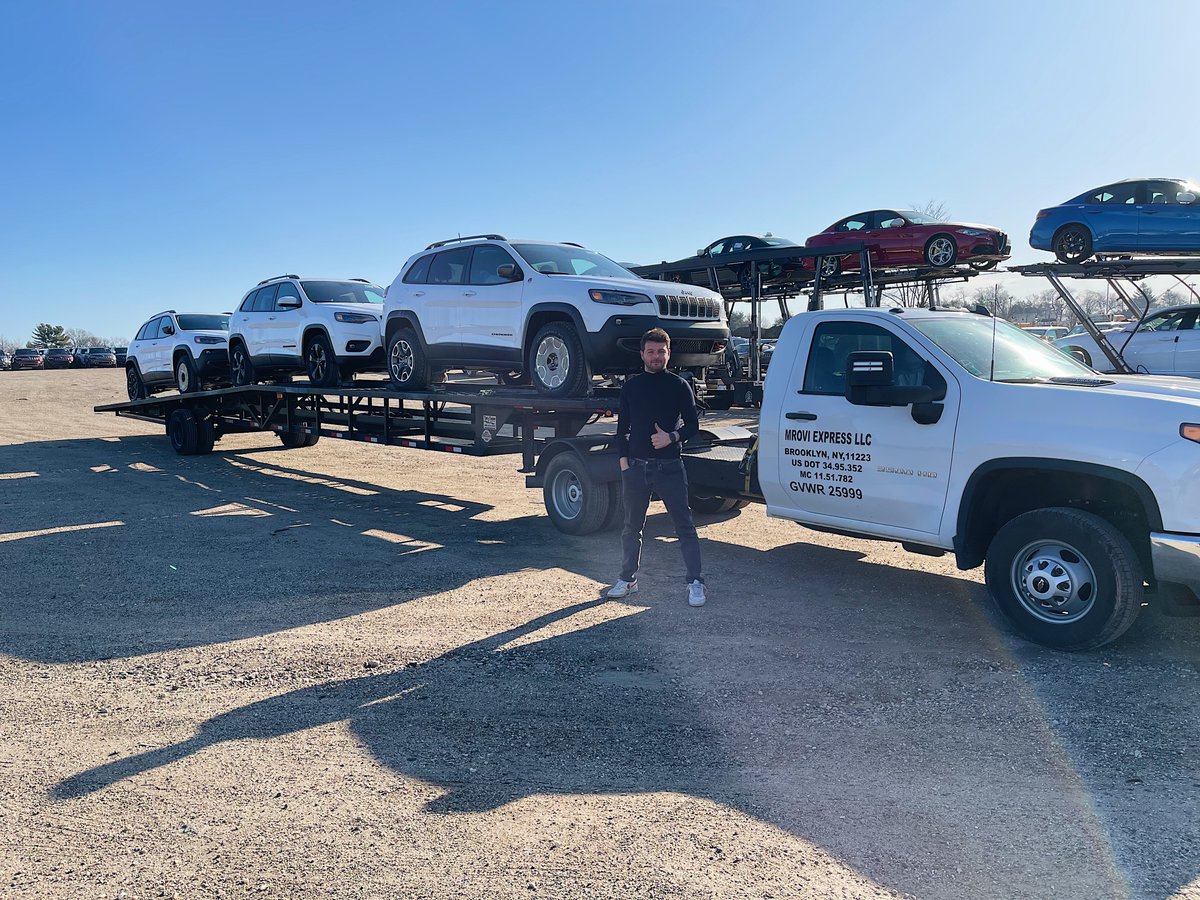 autosled_us's tweet photo. Haul Star, Vano from Mrovi Express starting a 70-car move for us! #transporterspotlight #bigcarmoves #autosled #haulstars #transporternetwork #truckinglife #wevalueourcustomers https://t.co/6aWEMQ7nDv