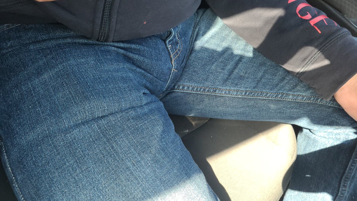 hotcouple67's tweet photo. #bulgepants #bulgespotter https://t.co/mdugt6RV5e
