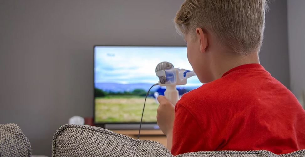 nebigrip's tweet photo. The Nebigrip handle has allowed children with #cysticfibrosis to have an arm free when administering their medication, making the experience more comfortable. 

The Nebigrip is available now from Medscope at https://t.co/A6ZhYKXA8z

#nebuliser #parieflow @CFTrustYouth @cftrust https://t.co/YbbY5yqrJS