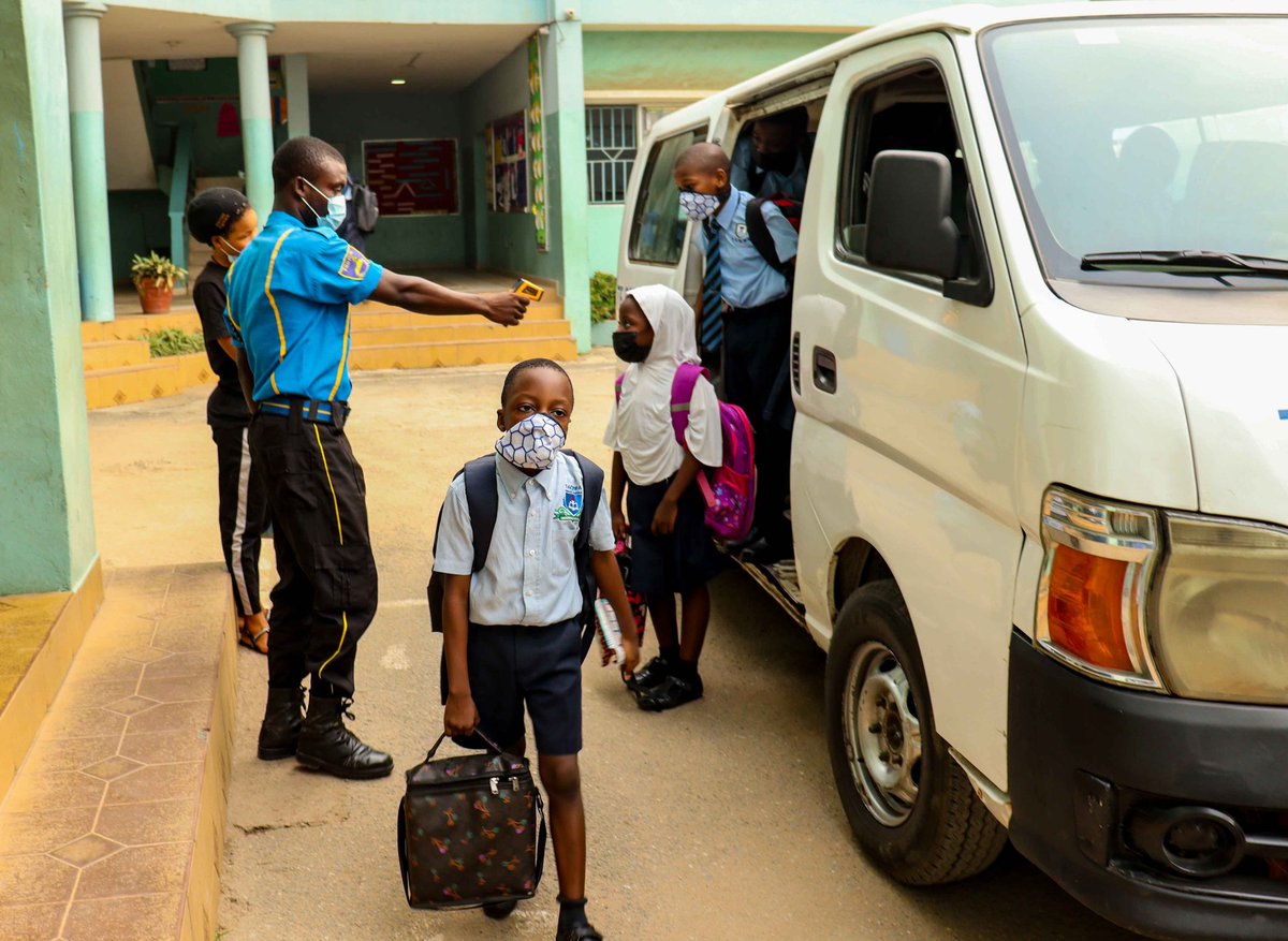 TaqwaSchools's tweet photo. 📸 Pupils and students observing COVID-19 guidelines and protocols as they arrive the school premises.

#schools #muslimschool #muslimkids #covid_19 #CovidFreeLagos #learning #education https://t.co/cudNYsU1aw