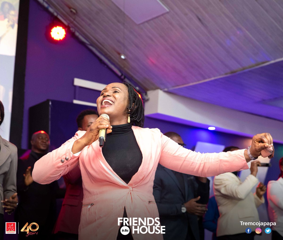 tremcojapapa's tweet photo. #TREMCITYOFJOY
#SUNDAYSERVICE 
#FRIENDSINTHEHOUSE https://t.co/Qst0aTCWR0