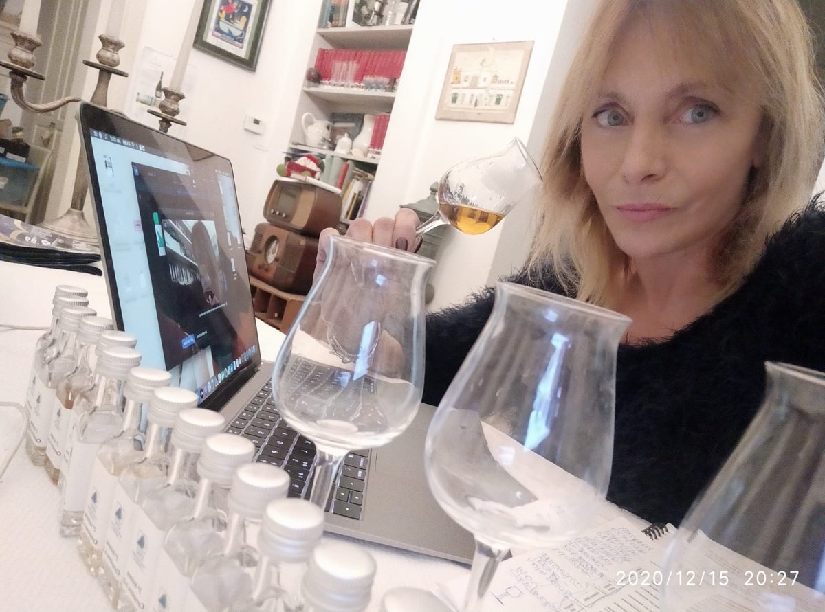 Ogni #abbinamento che vede protagonista la #grappa è un'esperienza sensoriale unica e appassionata da scoprire e vivere fino in fondo. Come ci ricorda in questo articolo su Ristoworld Notizie 👇 Anna Maria De Luca, figlia di un distillatore, socia Anag e sommelier AIS.