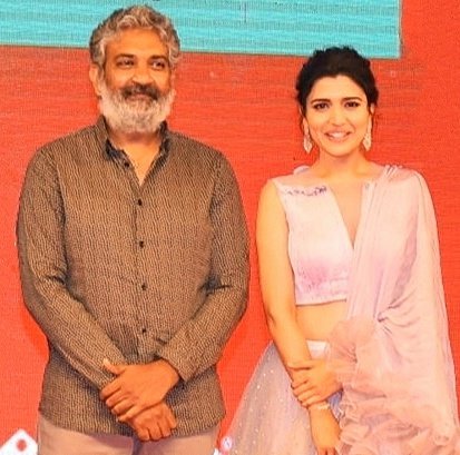 ChitraShuklaOff's tweet image. One with the Director himself &amp;amp;the Music Director of the Legendary movie #baahubali on the Trailer launch event of #thellavaritheguruvaram
You both made the evening Captivating.
Pride of IndianCinema 
@ssrajamouli sir
@mmkeeravaani sir
#Legendary
Waiting for #RRR
#ChitraShukla