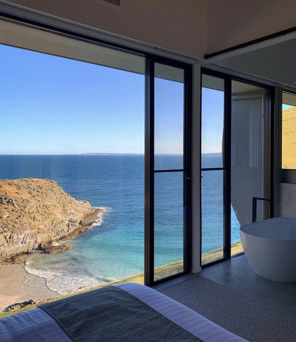 tmbIrpics's tweet photo. Room with a view like this ... https://t.co/7GlpSkdDGb