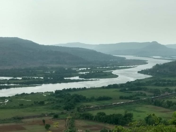 HemantSadkar's tweet photo. @kumarmanish9 #WorldWaterDay2021, a photo of Vashishthi(वाशिष्ठी) River in #Konkan, #Chiplun #Maharashtra https://t.co/RpjT6kpFvO