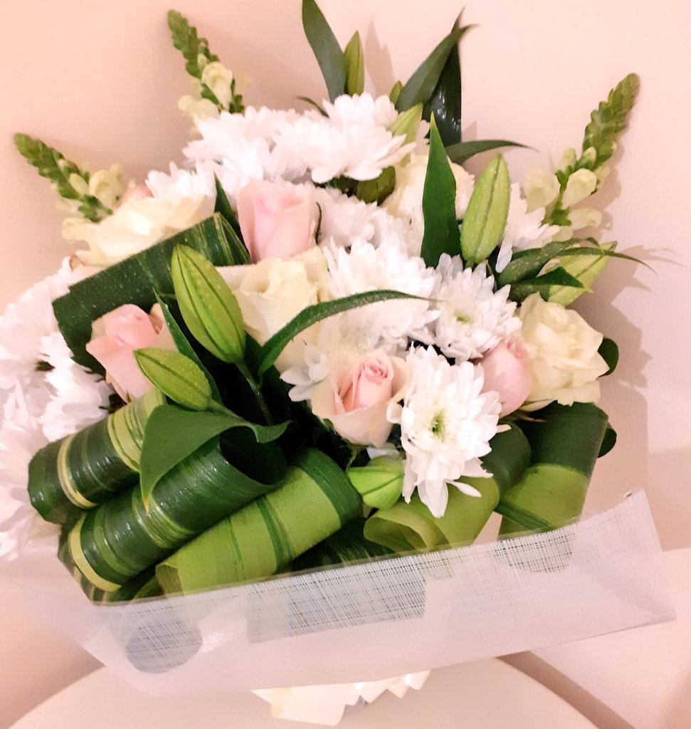 MomentsFlorist's tweet photo. Flower Bouquets £45 @MomentsFlorist Chester
#flowers #florists #cheshire #flowerbouquet #local #independent #bespoke #florist 
Call To Order 01244794088
FREE DELIVERY Chester 
Enquiries: 
info@momentsflorist.co.uk
https://t.co/0EWuGPBXag https://t.co/N1FioNZjlU