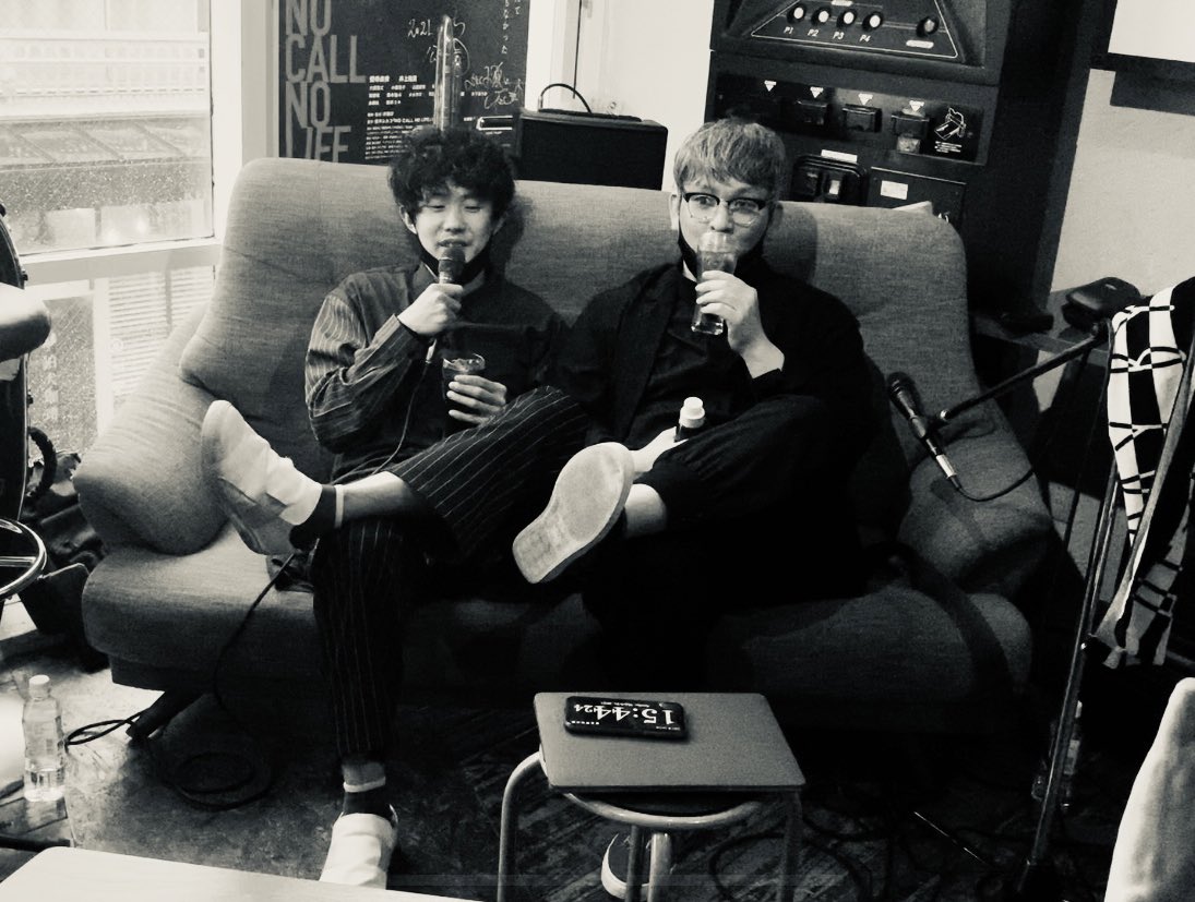 1001ml's tweet photo. 一昨日の2021.3.21.下北沢timbreにて　#ササキヒロシ さんのお誕生日イベント『DAY BIRTH DAY』へ行って参りました！！🎂✨☔️

ほんっとーーーに最っ高に温かくて楽しい空間と時間に久しぶりにあんなに笑って泣いた✨✨

セットリストがもう、、、（ ;  ; ）✨
神回でした♡♡♡

画になるお二人✨ https://t.co/vCKe7sSEZn