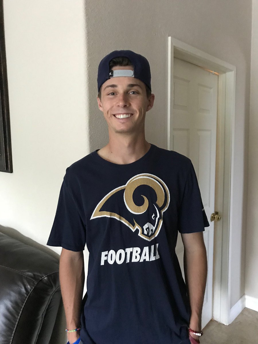 BeGreatBeale's tweet photo. I don’t know a man that works harder! @WilsonnLukee goes down with mid-Season with an injury(as he’s leading SOCAL JUCO IN PASSING) He takes 2020 and transforms his body to THIS! If any school need a QB. You won’t be disappointed taking this guy. https://t.co/qfDGAxMxXx