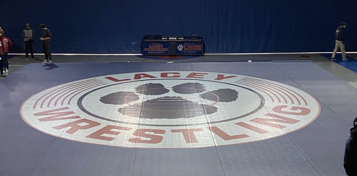 CoachVBarber's tweet photo. Check out this new @DollamurWrestle #FLEXIConnect mat! Let’s get working on a new cool mat for your program today! #TeamDollamur https://t.co/BJXm83MhQX