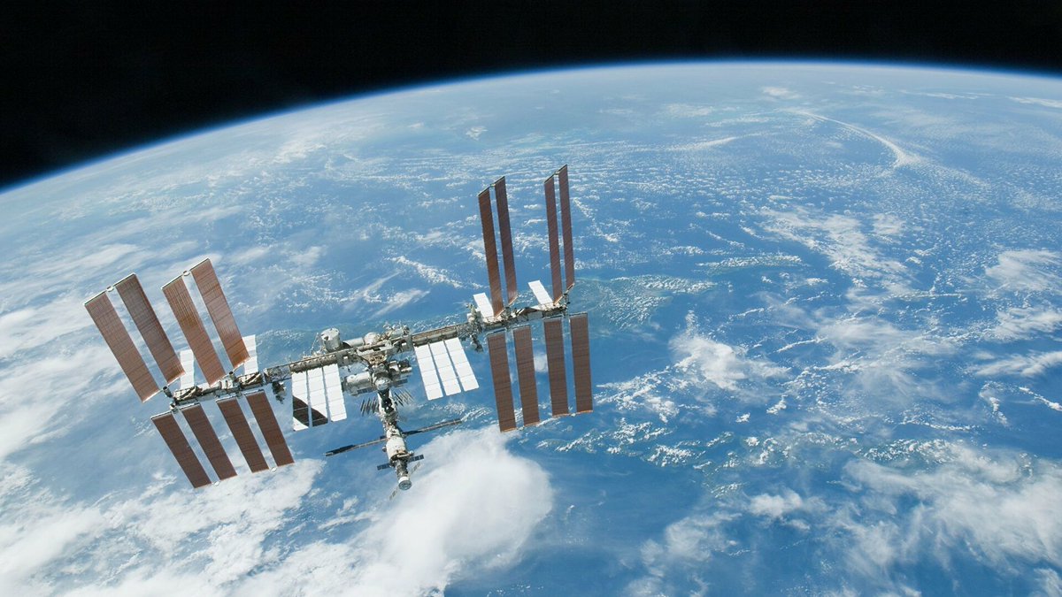 EmbajadaRusaVen's tweet photo. 🏆El 22 de marzo de 1995, el cosmonauta soviético-ruso Valery #Polyakov 🚀estableció un récord mundial de estar más tiempo en el espacio - 4⃣3⃣7⃣ días 1⃣8⃣ horas - trabajando a bordo de la Estación Espacial Internacional

#60AñosEnElEspacio #Vamonos60 https://t.co/J7eNq3qYU1