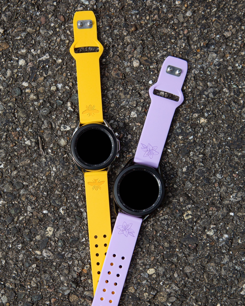 AffinityBands's tweet photo. Did you know that bees must collect nectar from about 2 million flowers in order to make just 1 pound of honey? 🐝🍯 #AffinityBands #Custom #WatchBand

Personalize your own watch band: https://t.co/mXe84YrOxA https://t.co/wqMTG8au6Y