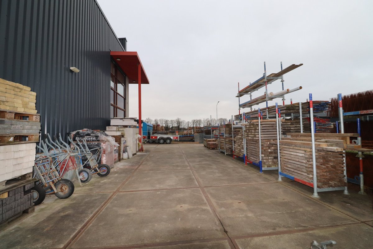 TE KOOP: Foksdiep 20, Urk. Op hoeklocatie gelegen representatieve BEDRIJFSHAL met verhard buitenterrein. martbolle.nl/aanbod/bedrijf…