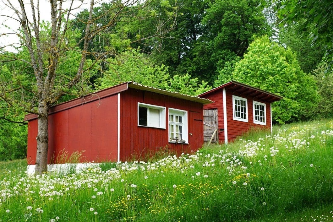tinyhouseblog's tweet photo. 4 Inspiring Rural Compounds &amp; How to Create Your Own https://t.co/eOF3DVuwJ2 https://t.co/kcAaLoaX5H
