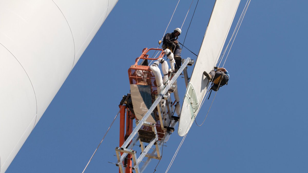 BladeExtension's tweet image. How to improve the energy production in your wind farm using a cost-efficient solution?

Find more about the advantages of the Installation of Rotor Blade Extension, here: rotorbladeextension.com

#RBE | #RotorBladeExtension | #Energiekontor