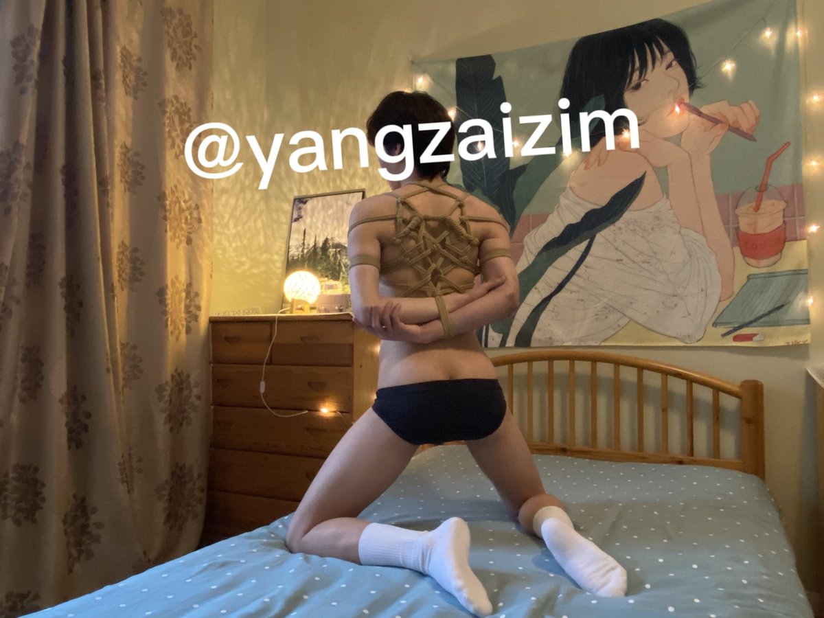 yangzaizim's tweet photo. 哥哥把我绑的很好看吼
and 我不会修图啊 谁来救救我 https://t.co/BbQqQJsanI