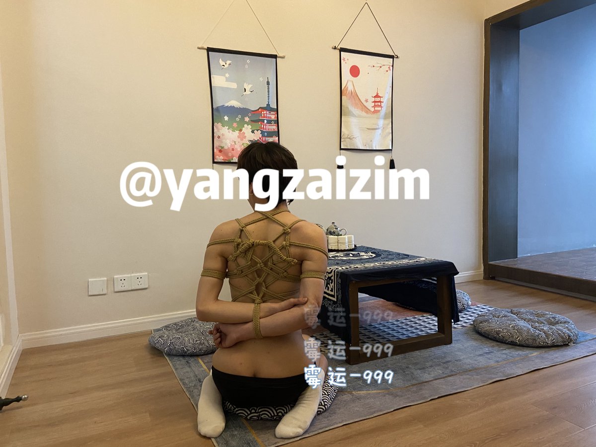 yangzaizim's tweet photo. 哥哥把我绑的很好看吼
and 我不会修图啊 谁来救救我 https://t.co/BbQqQJsanI
