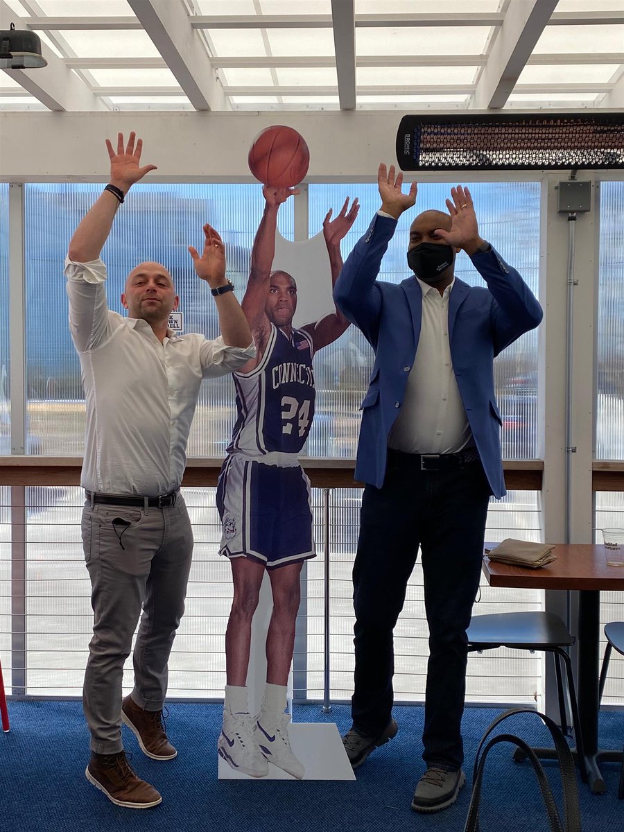 321_IgnitionCar's tweet photo. Our Co-Founder, DJ Haddad had some fun channeling his 'inner college hoop player' with @UConnMBB's Scott Burrell at #Dockside over the weekend (pictured here giving him some shooting tips🤣.) #NCAA #MarchMadness has barely begun &amp; our #brackets are busted!🏀🤯

#CollegeBasketball https://t.co/v4DcXdqXut