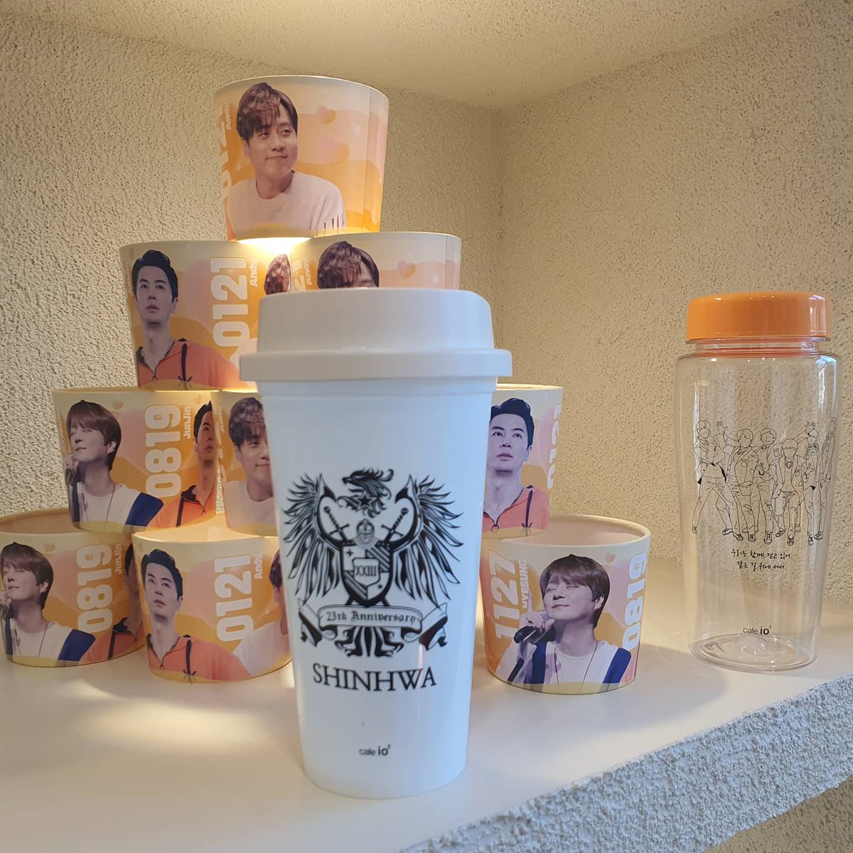 cafe_io3's tweet photo. (2호점 이벤트)
#신화 데뷔 23주년 이벤트
3.22~28

평일 8~19:30
주말 10:30~19:00
마지막날 10:30~16:30 이벤트 종료후 19:00까지 영업

음료구매시 주차권1시간 드림

#신화23주년 #에릭 #김동완 #이민우 #앤디 #전진 #신혜성 #23th_SHINHWA
#SHINHWA 

#신화와_함께_걷는_23번째_꽃길 https://t.co/tHpRENj2JQ