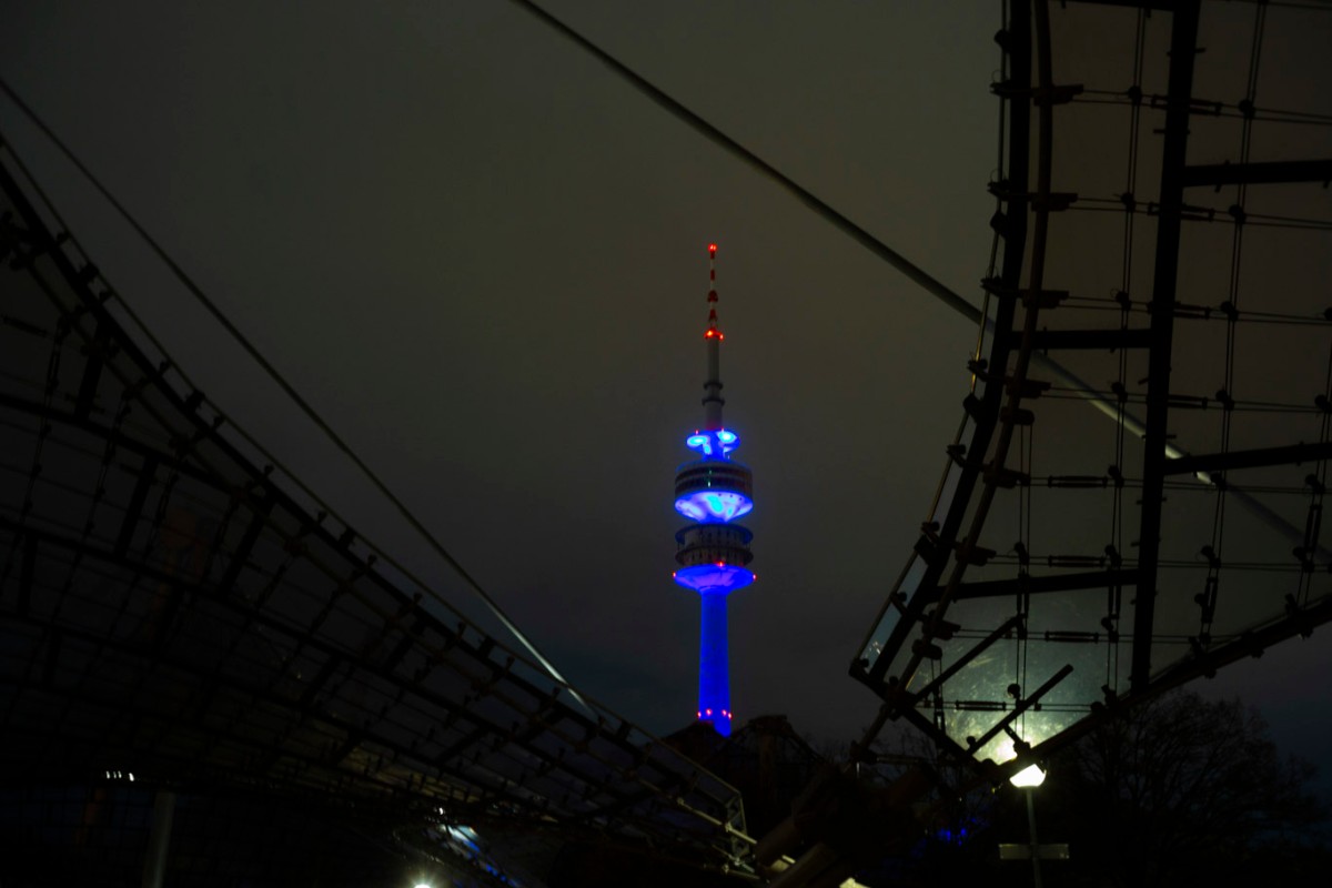OLYMPIAPARK's tweet photo. Unser #Fototipp der Woche
Lasst am #Donnerstag den #Olympiaturm nicht aus den Augen! Denn er erstrahlt in blau/weiß!
Der Grund: 200 Jahre #Griechenland!
#Olympiapark
#griechenland2021
#GreeceinMunich
#GreeceinGermany https://t.co/GGAria0Mie