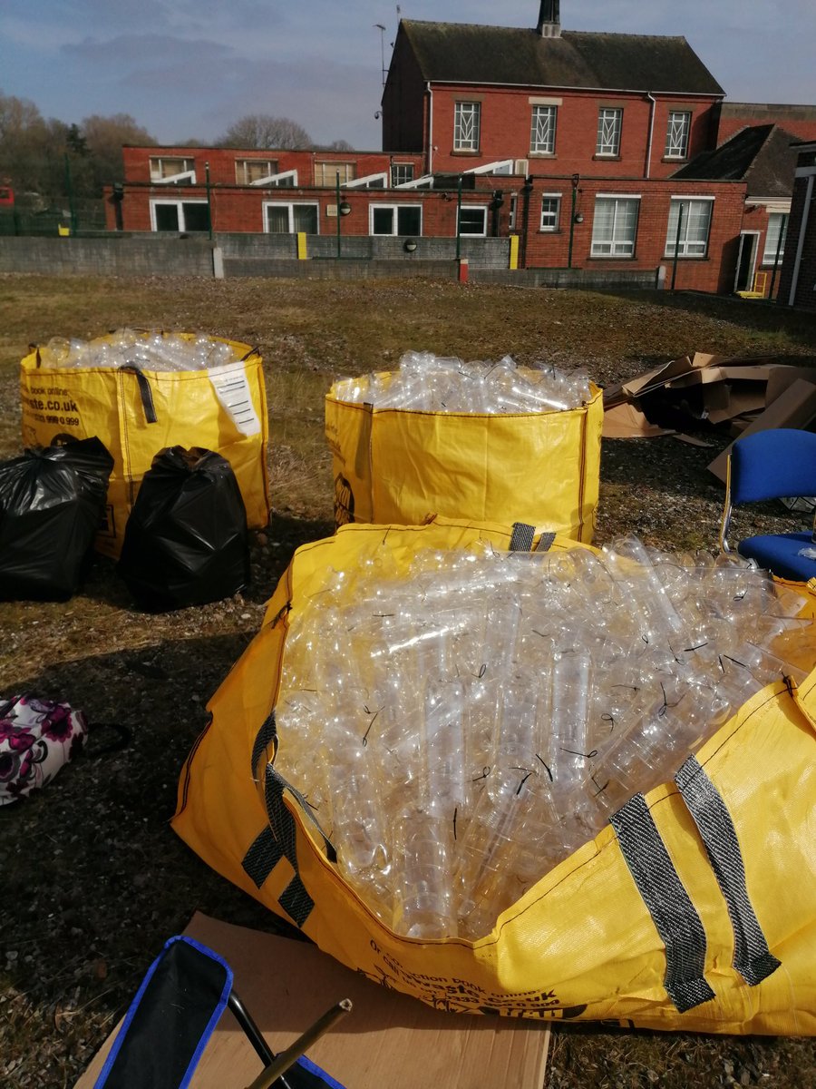 TunneyAmber's tweet photo. Had a great and busy day making bottle traps for Great Crested Newt surveys today! https://t.co/ynFfF6GpEt