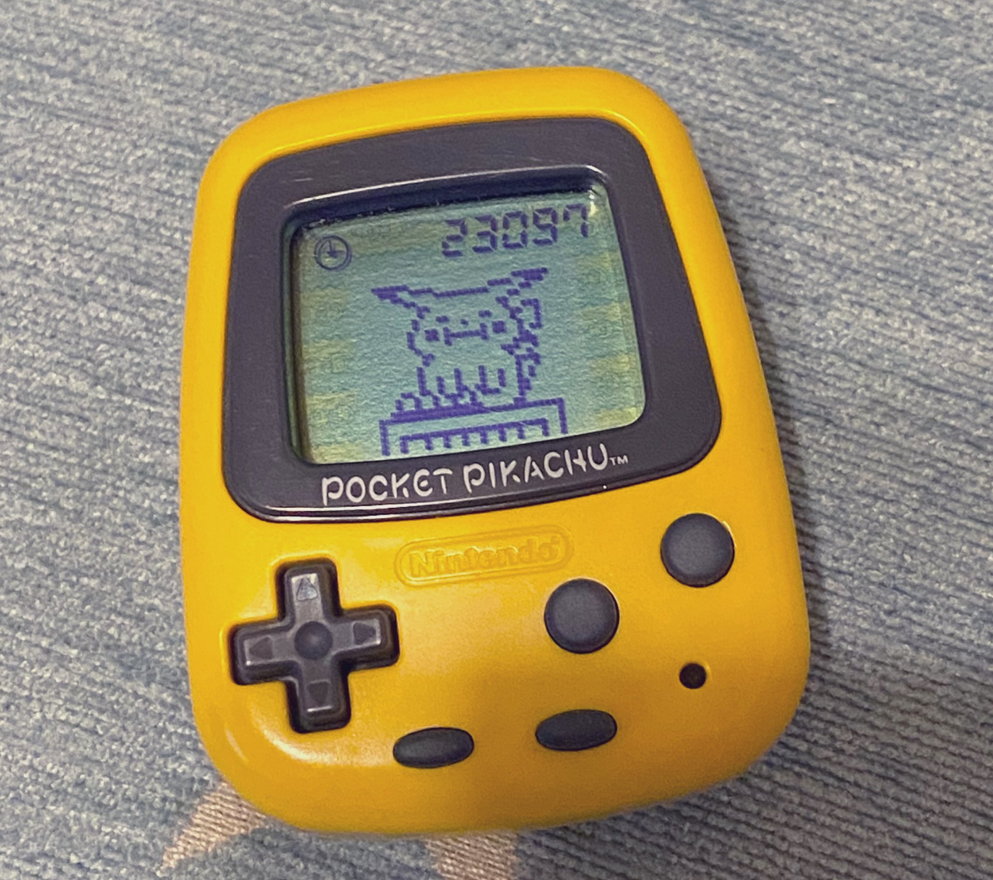 Pana バイタルブレスのついでに ポケピカ 始めた 前カラーやったから今回はこっち 実はカラーより白黒のがピカチュウ好みやねんな ポケットピカチュウ ポケピカ T Co 0arfqpvryo Twitter