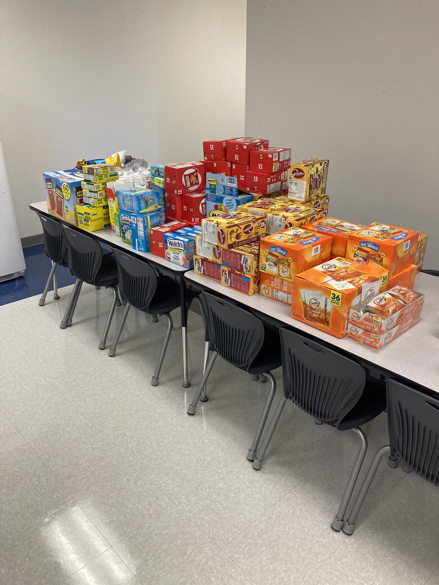 Mamma_Ritchie's tweet photo. My VMHS NHS members put together over 30 baskets for pediatric cancer patients at Driscoll and Texas Children’s. The extra snacks they donated will go to the Ronald McDonald House food pantry. Love these kids! 🥰#proudsponsor @CCISD @VMHSEagles https://t.co/y8nz9BU1g3
