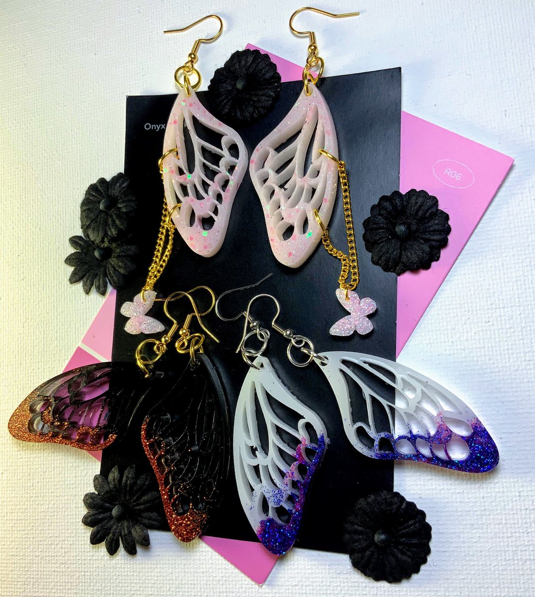 EnderbonesArt's tweet photo. 4 hours left to get 20% off your order with code SPRING 

dont miss out ♡ the shops just been restocked with a bunch of lovely pieces for all my babes who want something a little spooky and cute! 🌸🕸

https://t.co/hUgtLBhhZx https://t.co/ArJd90BDM2