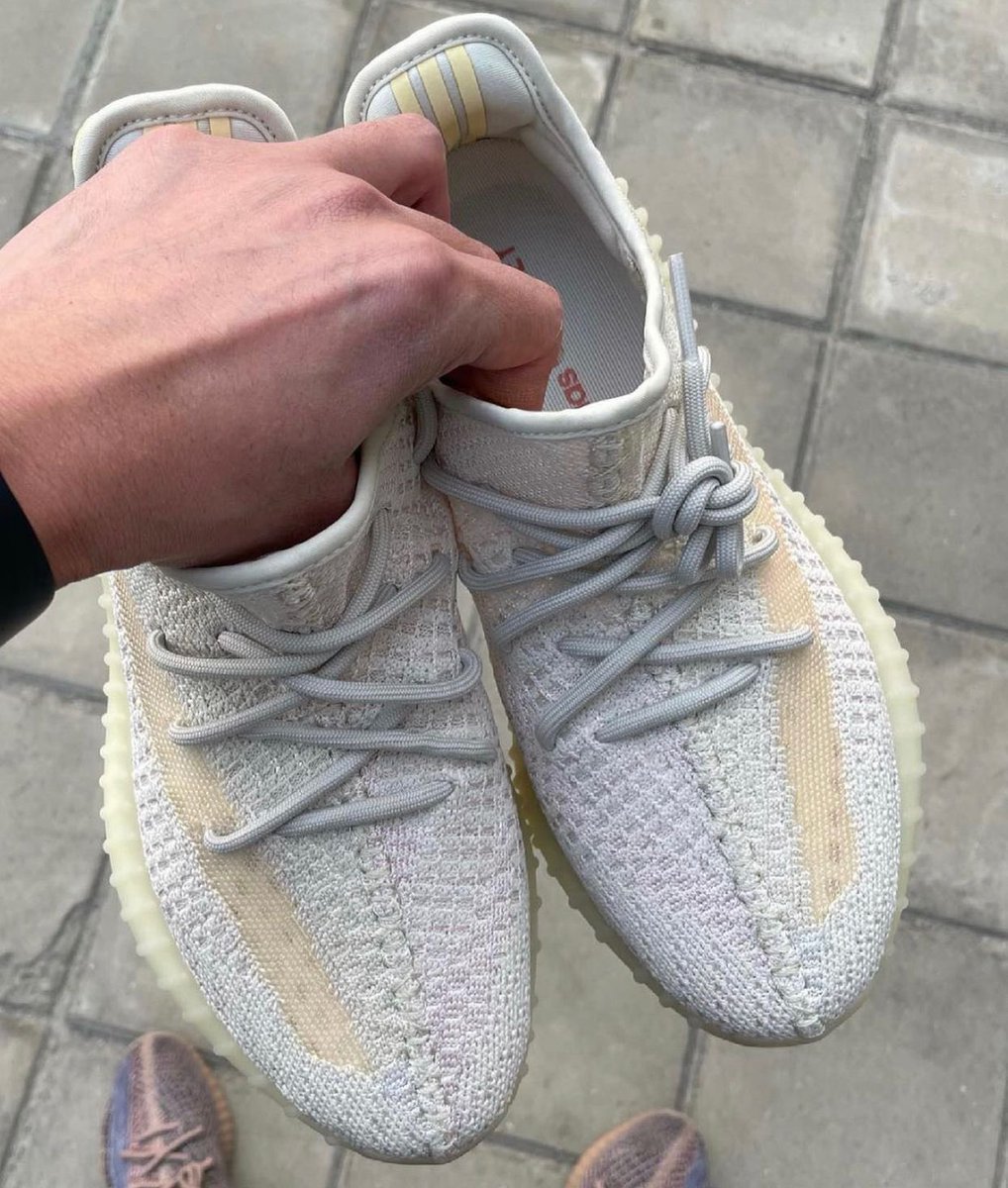 yeezy 350 v2 light 2021