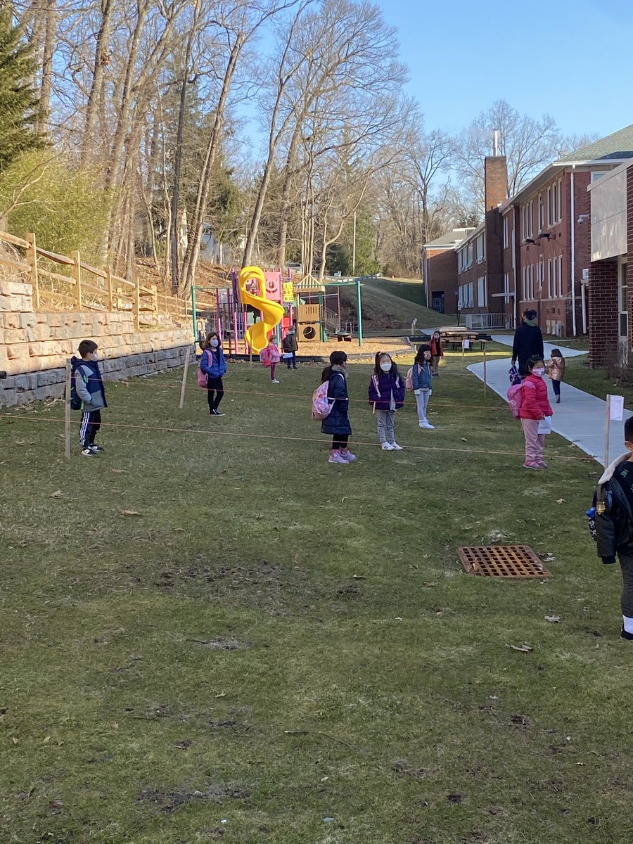 EHB_Principal's tweet photo. A beautiful morning to start off the week! So happy to have most of our kindergartners all together again !!! @CresskillBOE https://t.co/WsJc5SZENS