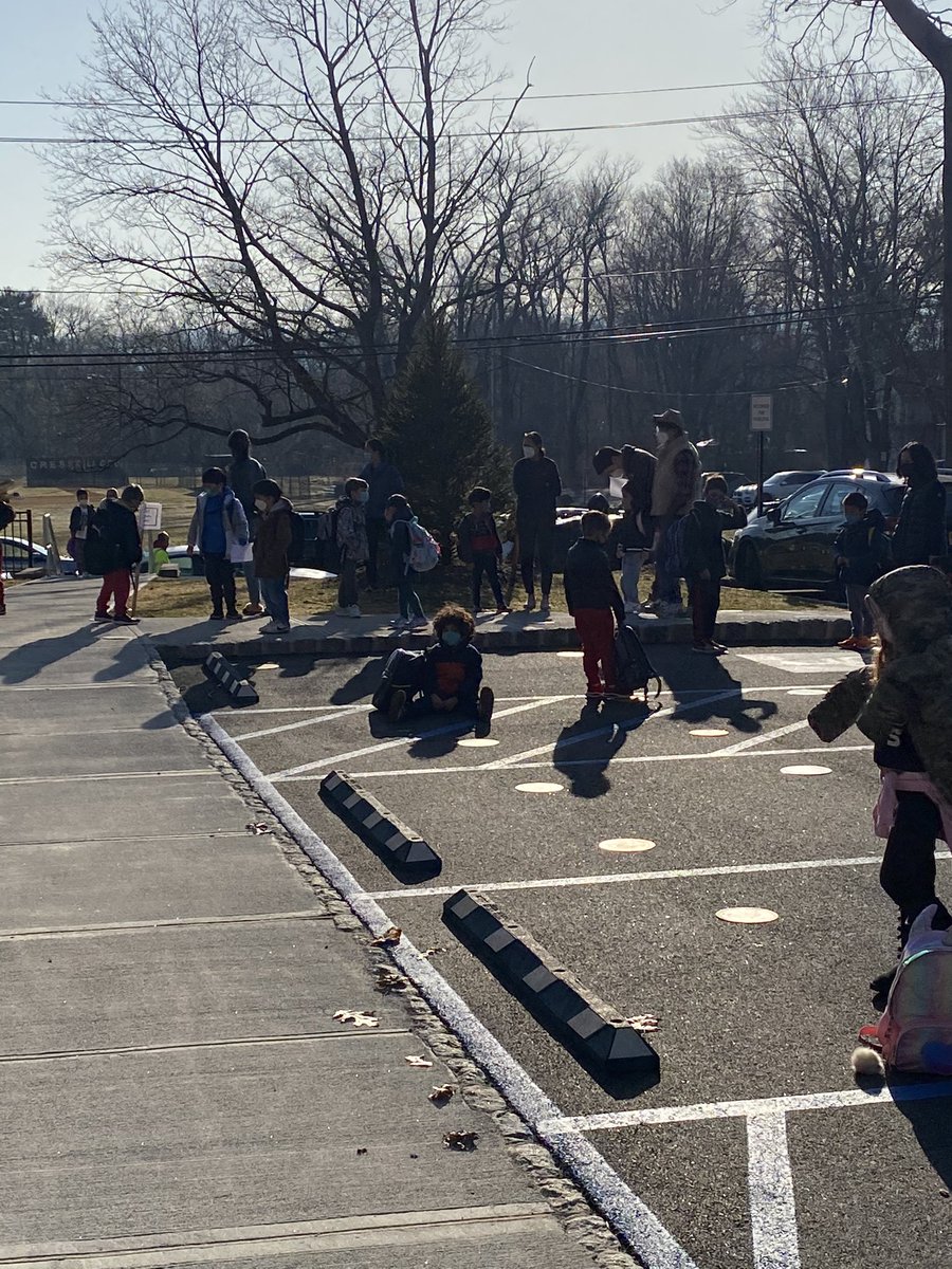 EHB_Principal's tweet photo. A beautiful morning to start off the week! So happy to have most of our kindergartners all together again !!! @CresskillBOE https://t.co/WsJc5SZENS