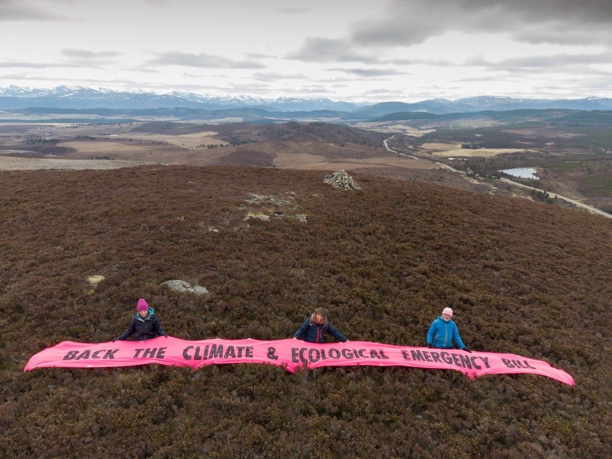 XRebellionUK's tweet photo. C'mon @Keir_Starmer as former DPP support #CEEbill @CEEbill_NOW drafted by scientists, lawyers &amp; experts to stop #ClimateEmergency &amp; hold UK accountable by law. So many @UKLabour inc @HackneyAbbott @zarahsultana @RichardBurgon @DawnButlerBrent @ApsanaBegumMP back the bill. https://t.co/c4y5BdjHmS