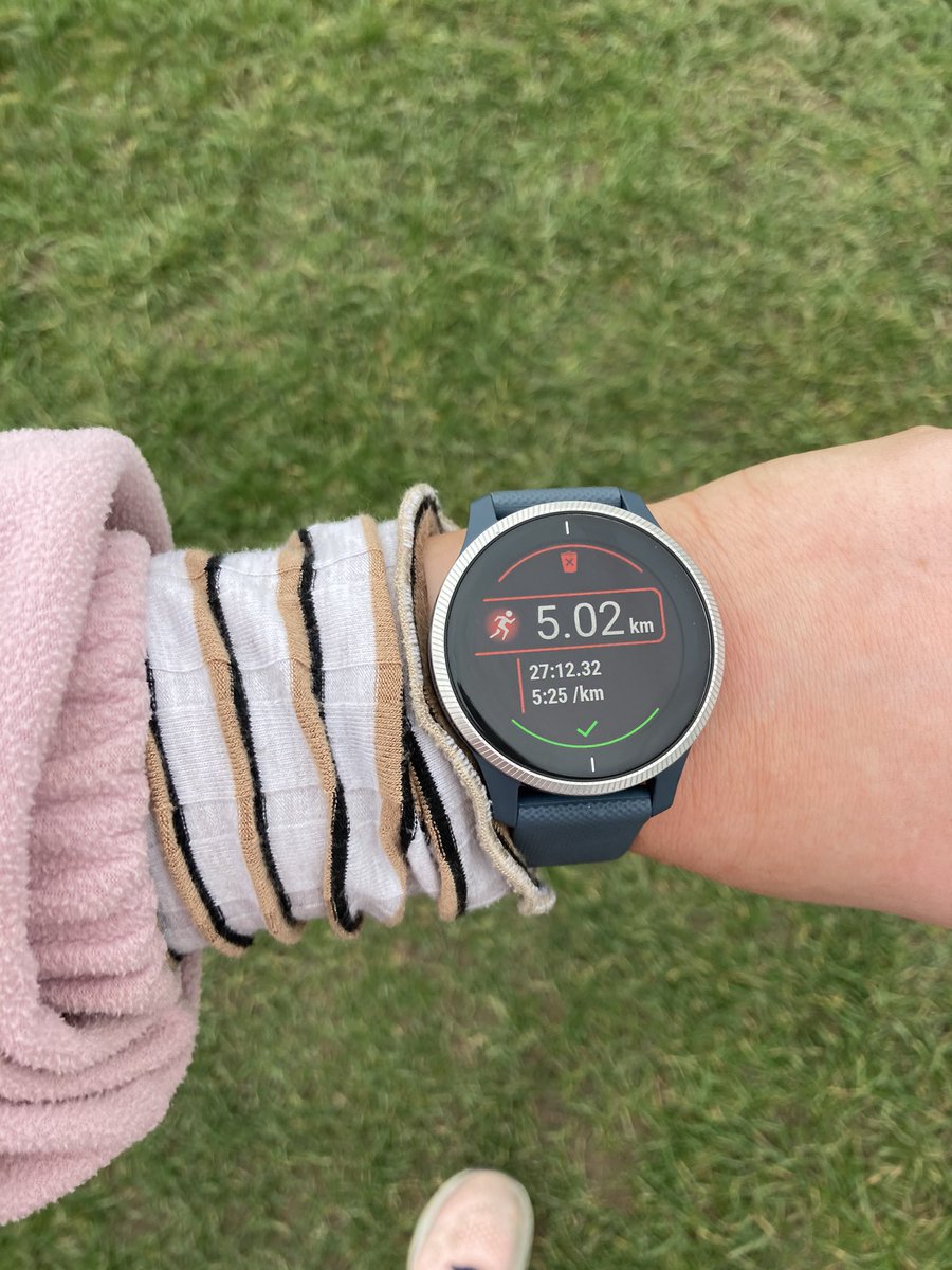 ClareDoyle92's tweet photo. 5km run done for #ParkinsonsGoFor5! Donation ✅ Thanks @GillianAHarte and @emmaleitch6 for the nomination! I nominate @AvrilKilkelly @MurphyRach1992 @OrnaFennelly @roisinhowlin @AliceODwyer4 🏃🏼‍♀️ https://t.co/KCbWloqIwK