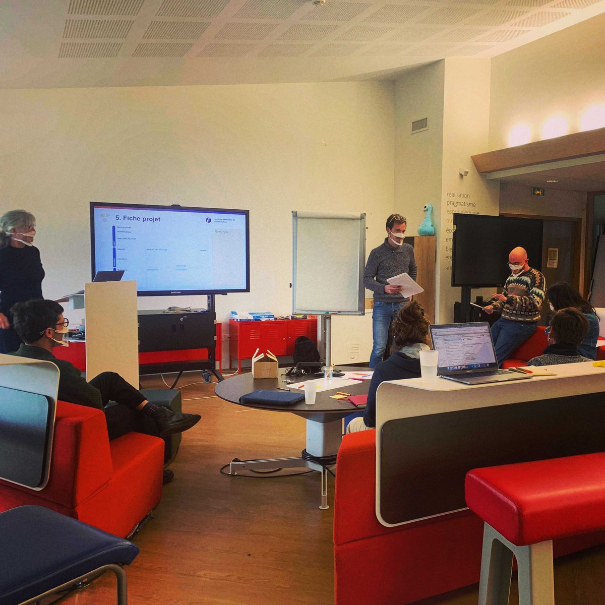 dschoolparis's tweet photo. Aujourd’hui les étudiants du programme #ME310 « Design Innovation » de la @dschoolparis ont suivi une formation à l’intelligence collective et aux méthodes de collaboration.
@EcoledesPonts
#intelligencecollective
#innovationcollaborative
#ecoledesponts
#dschoolparis
#innover https://t.co/ZVlMz6XWUY