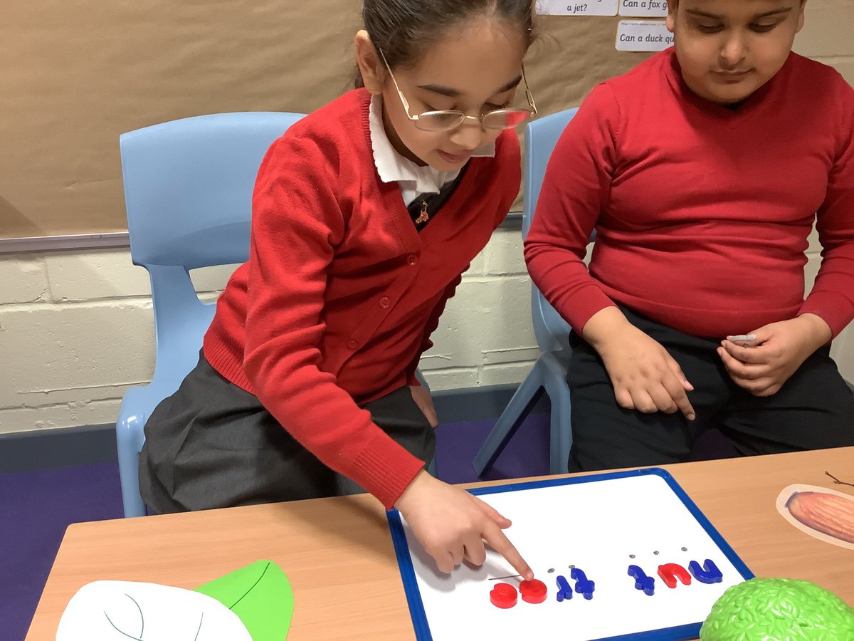 GreenFoldSchool's tweet photo. Our fantastic @NTProgramme phonics tutoring continues - today a focus on poetry for #WorldPoetryDay as the children used the poem #nutree by #juliadonaldson to segment and blend - very well done! #reading #progress #SEND #phonics @TheRealGruffalo https://t.co/8h1eKjZzQF