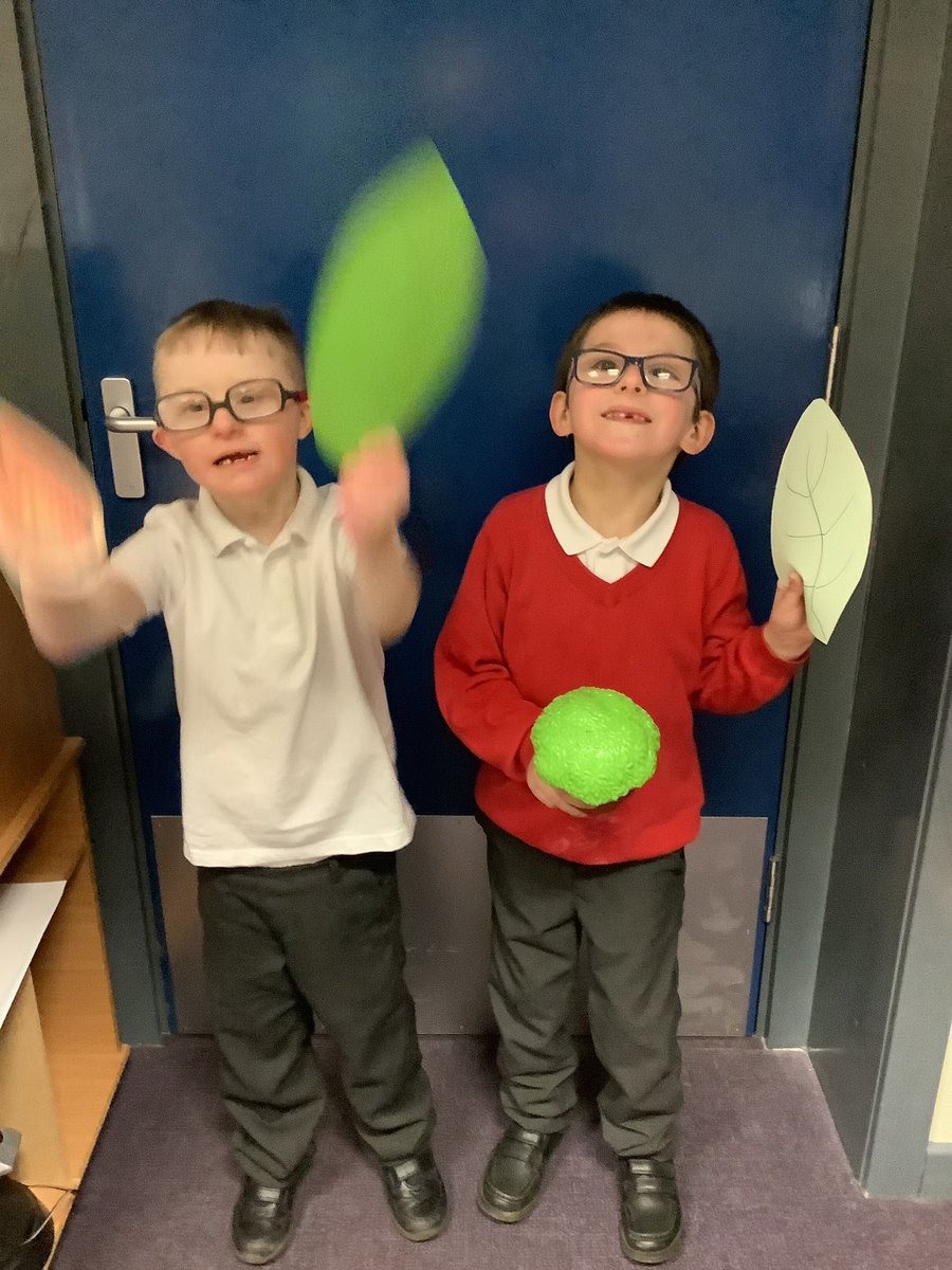 GreenFoldSchool's tweet photo. Our fantastic @NTProgramme phonics tutoring continues - today a focus on poetry for #WorldPoetryDay as the children used the poem #nutree by #juliadonaldson to segment and blend - very well done! #reading #progress #SEND #phonics @TheRealGruffalo https://t.co/8h1eKjZzQF