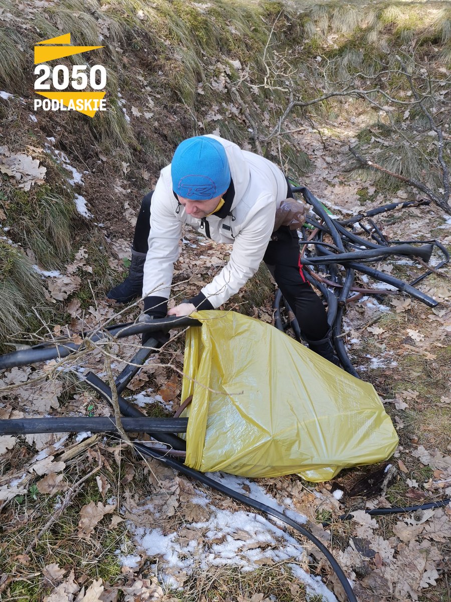 PL2050Podlaskie's tweet photo. Zimowa aura nie wystraszyła Ekipę #PL2050 #Suwałki i w ramach akcji #Wiosenne Porządki uporządkowała część lasu na terenie Wigierskiego PN🌳🌲
Grupie 7 osób udało się zebrać kilka dużych worków śmieci.
Dziękujemy!
#TakDzialaRuchObywatelski
#PL2050Podlaskie
#Podlaskie https://t.co/UDAe0gDla4