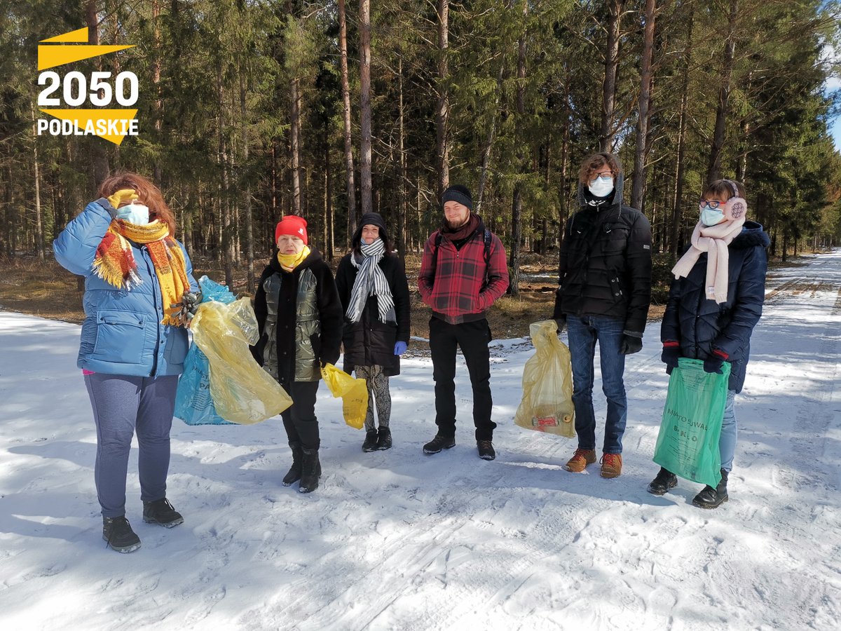 PL2050Podlaskie's tweet photo. Zimowa aura nie wystraszyła Ekipę #PL2050 #Suwałki i w ramach akcji #Wiosenne Porządki uporządkowała część lasu na terenie Wigierskiego PN🌳🌲
Grupie 7 osób udało się zebrać kilka dużych worków śmieci.
Dziękujemy!
#TakDzialaRuchObywatelski
#PL2050Podlaskie
#Podlaskie https://t.co/UDAe0gDla4